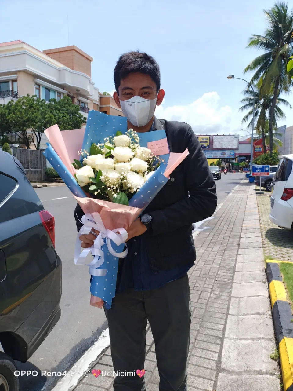 Buket Mawar Putih Biru Pink