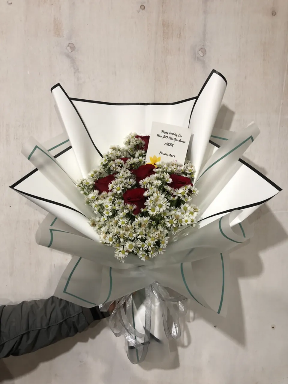 Buket Mawar Merah Pembungkus Putih
