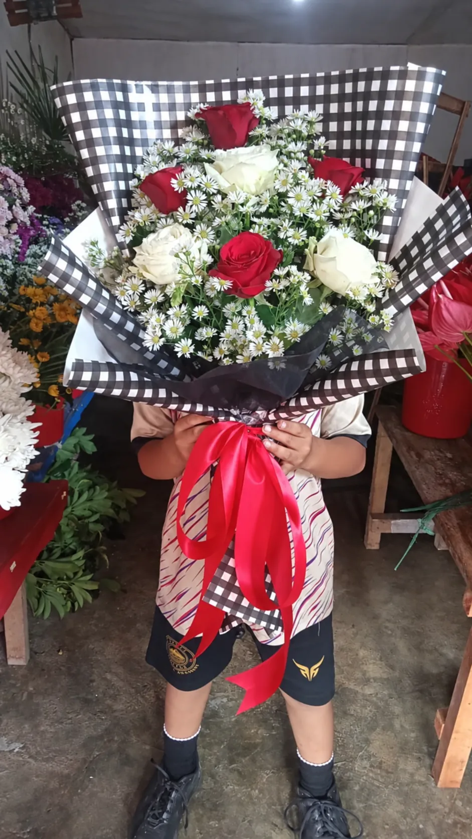 Buket Mawar Merah Putih Motif Kotak