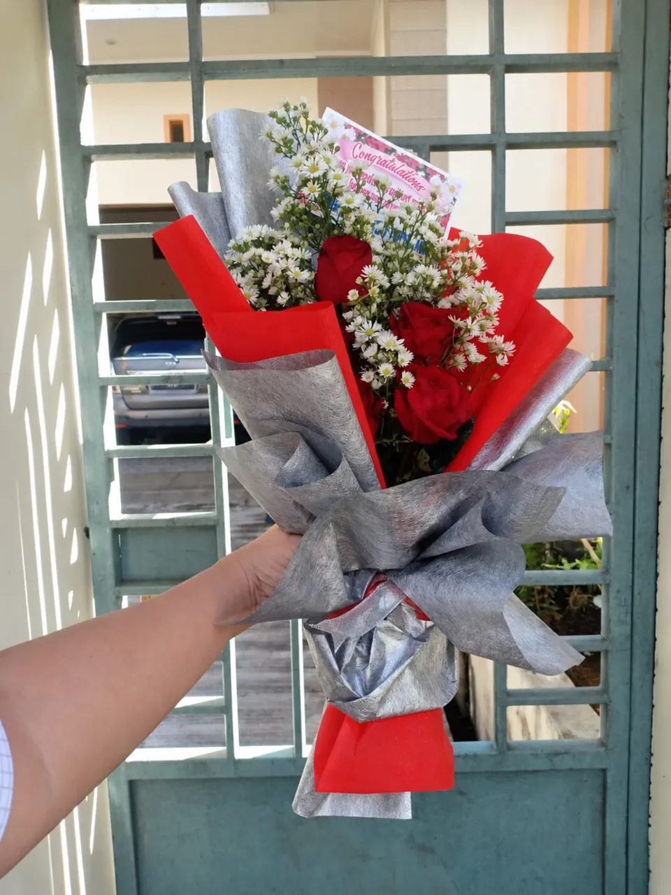 Buket Mawar Merah Pembungkus Silver