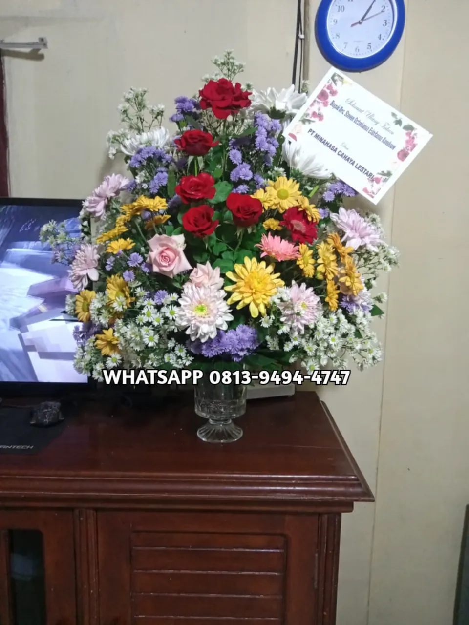 Bunga Meja Mawar Merah Krisan Warna-warni Vas Kaca