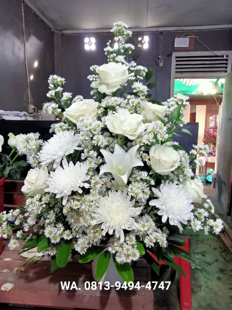 Bunga Meja Mawar Lili Krisan Putih